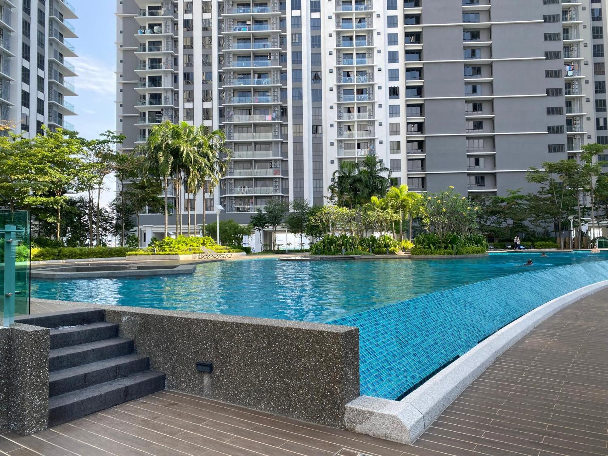 100mbps Desapark Montkiara Publika Mitec Kepong Menjalara Segambut 7pax Apartment *